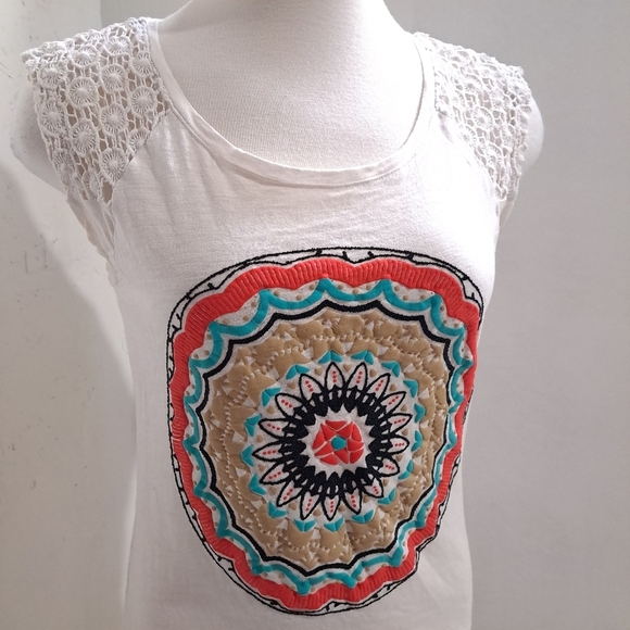 Point Zero | White colorful Mandela boho sleevless shirt lace details - Picture 2 of 8